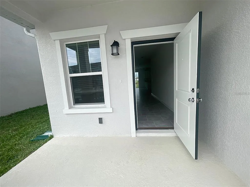 3 bed, 2.5 bath, 1888 sqft, $1,950 — Photo 3