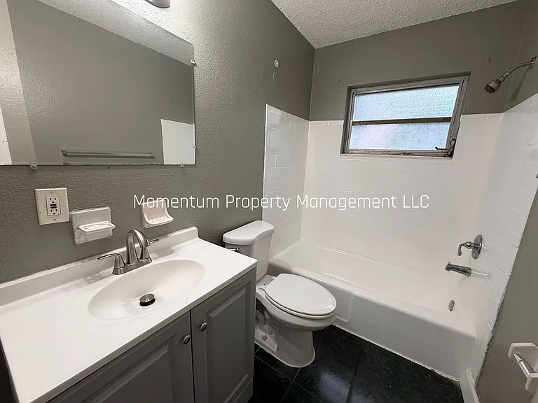 10401 N 11th St #B — Photo 5