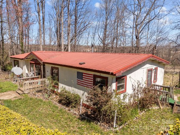 56 Woodscape Dr, Mills River, NC 28759
