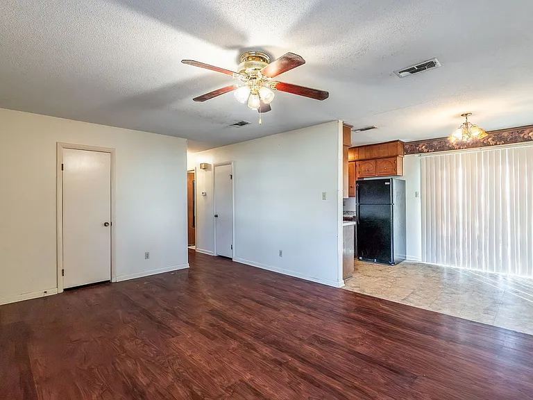 6104 Meadowbrook Ln — Photo 9