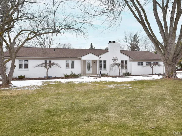 5970 Orchard Bend Rd, Bloomfield Hills, MI 48301