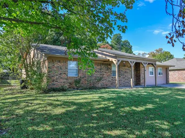 411 Ashland Dr, Gainesville, TX 76240