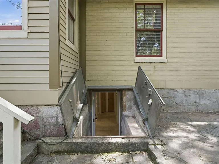 927 Park Ave SE — Photo 42