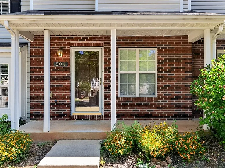 204 Butler Pl — Photo 4
