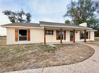 1205 W Trinity St, Groesbeck, TX 76642