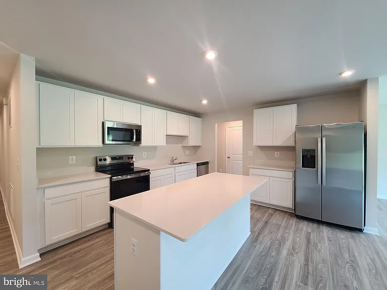 11 Holly Rd — Photo 3