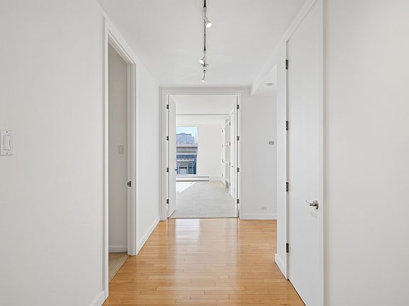2nd image of 1835 Franklin St APT 301