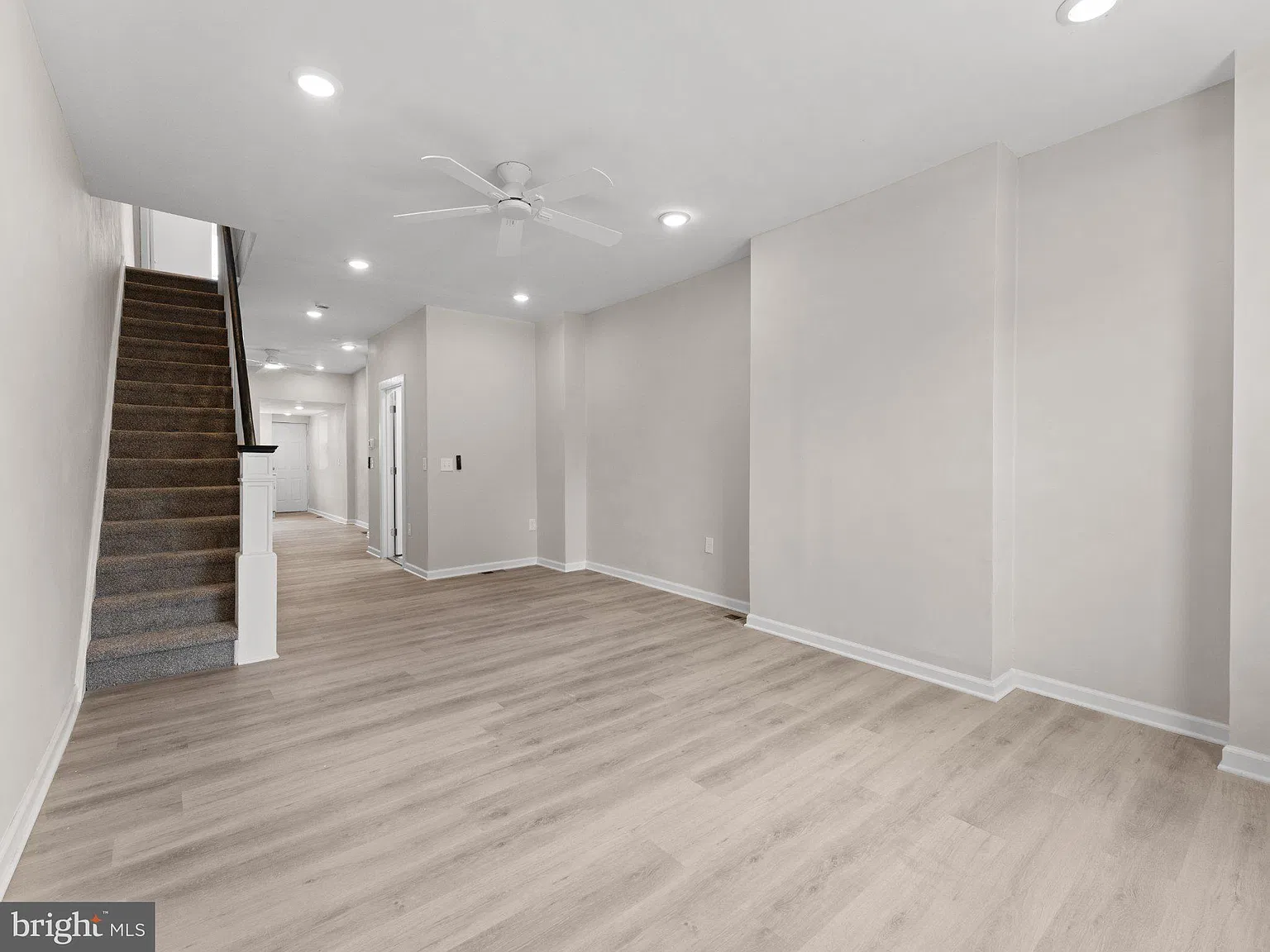 3 bed, 1.5 bath, 1000 sqft, $1,550 — Photo 3