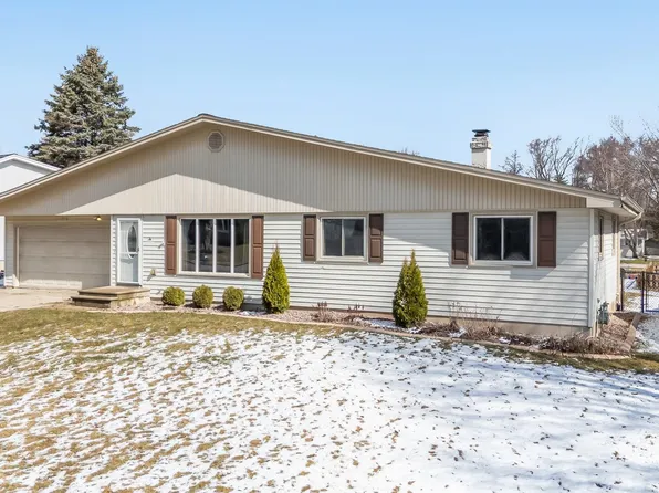 1570 Lindale Ln, Ashwaubenon, WI 54313