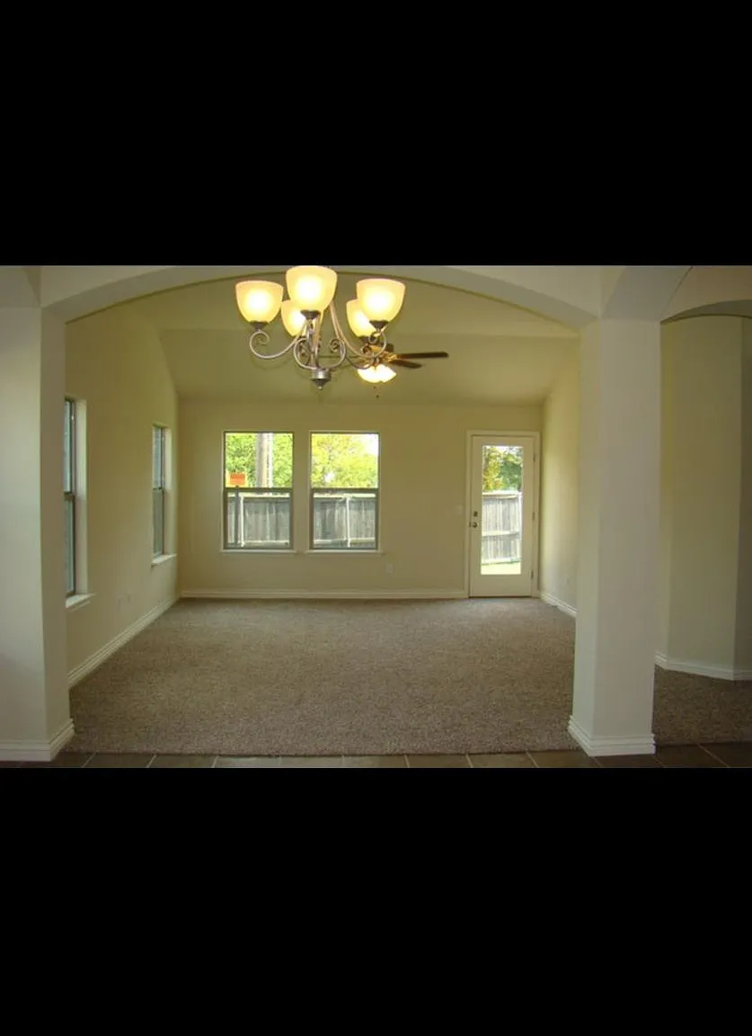 3 bed, 1456 sqft, $1,600 — Photo 4