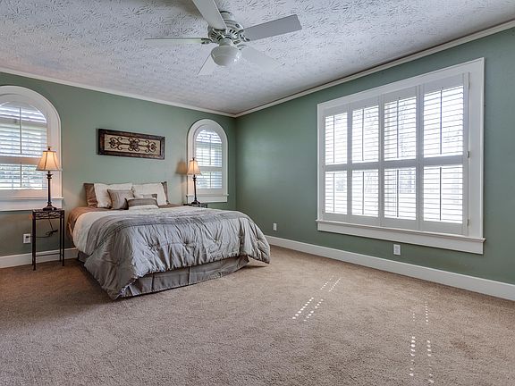 4th image of 3033 Kenilworth Ln
