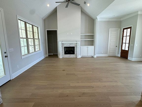 4th image of 412 Maple Cv