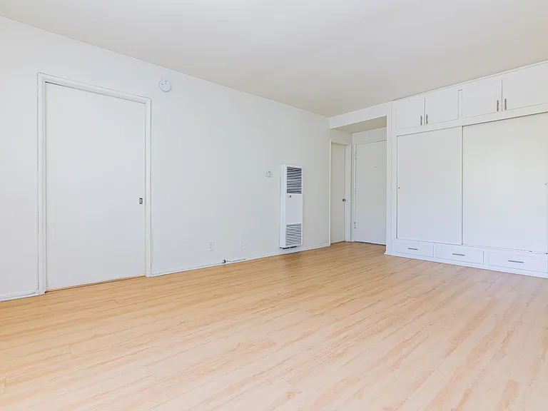 667-669 Levering Ave — Photo 39