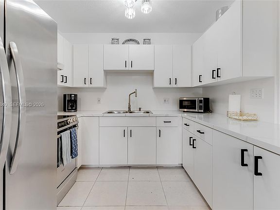 4th image of 9771 Martinique Dr