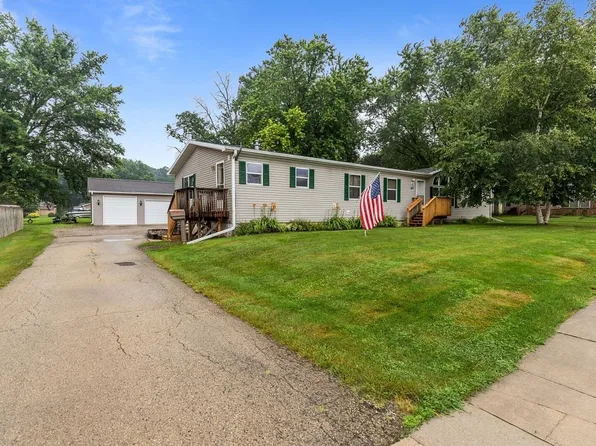 227 Cedar St, Ripon, WI 54971