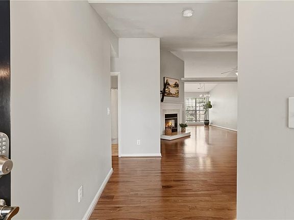 4th image of 4303 River Crest Ln