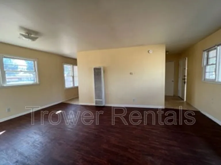 2406 Cambridge St — Photo 12