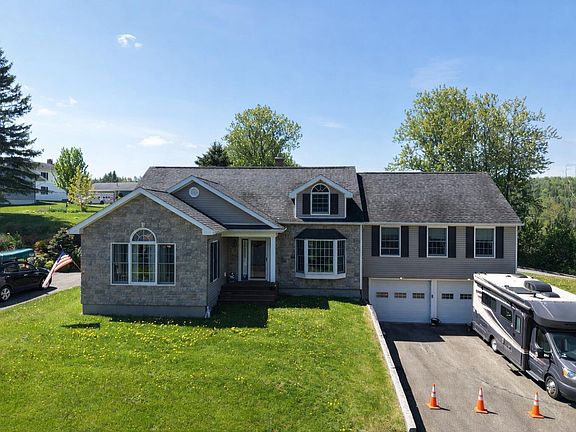 2nd image of 133 Watermill Road