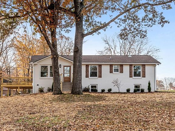 3rd image of 110 E Circle Dr