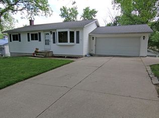 765 Donnelly Dr, Marion, IA 52302
