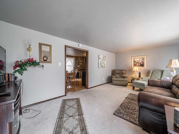4th image of 18 Paul Ln