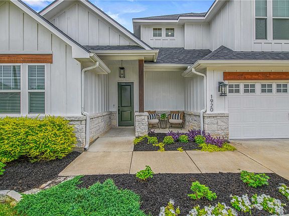 2nd image of 1920 Cottonwood Terrace Ct
