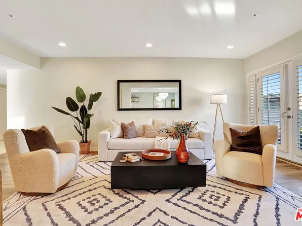 11690 Montana Ave APT 207, Los Angeles, CA 90049