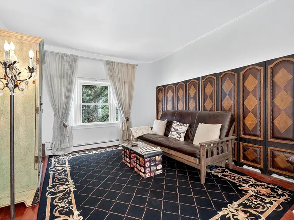 687 Avenue East image 14 of 32