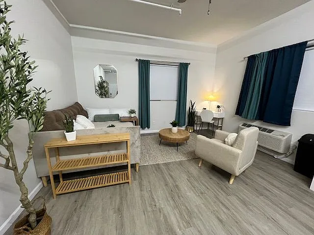 702 S 48th Ave — Photo 11