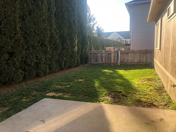 5th image of 280 NE Deccio Rd