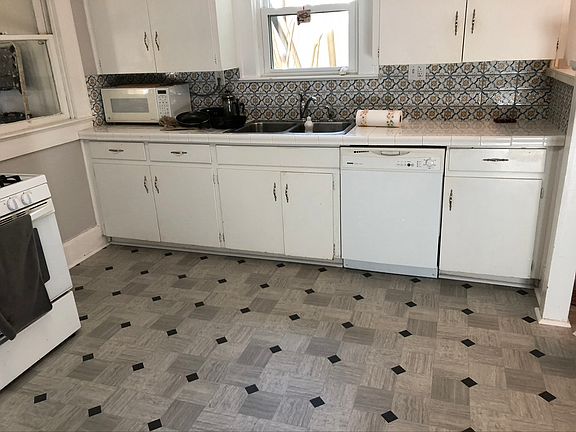 4th image of 1007 E 44th St