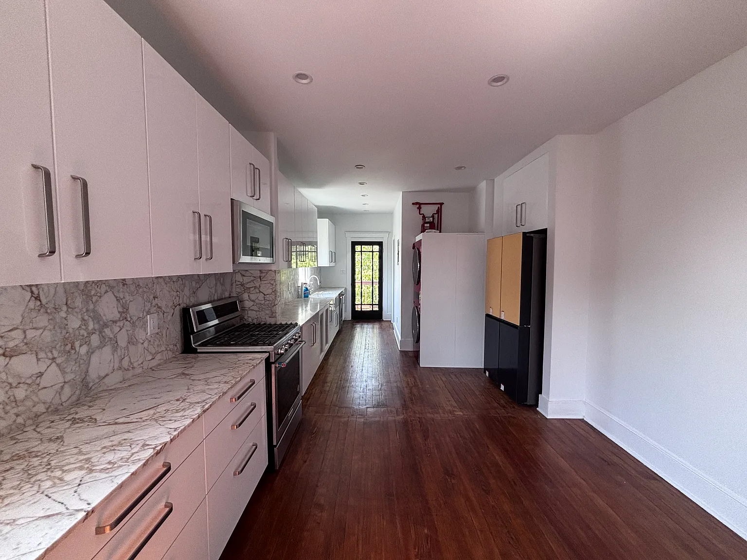 251 Mill St — Photo 4