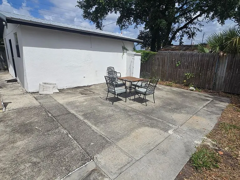 2406 E Clark St — Photo 31