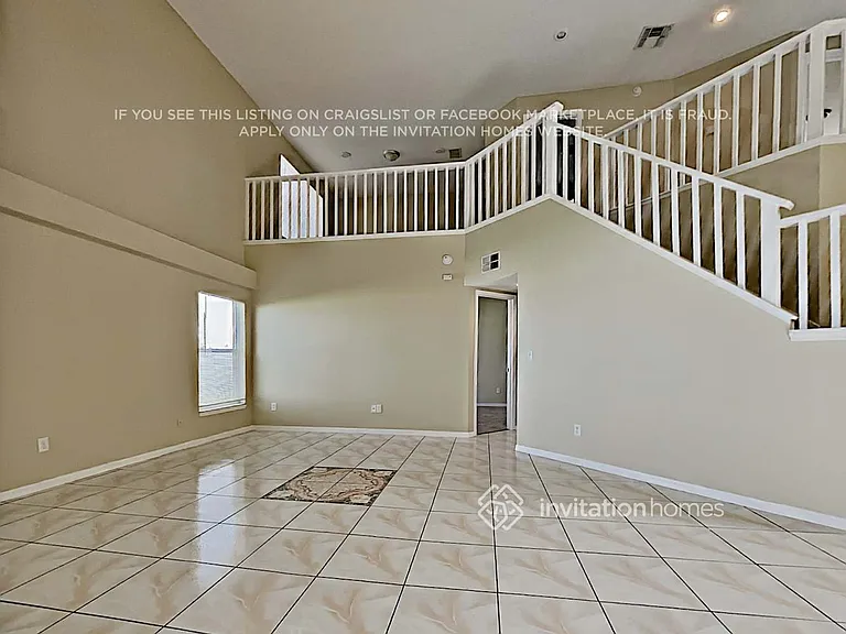 427 Symphony Pl — Photo 5
