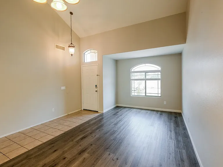 3202 S Justin Dr — Photo 5