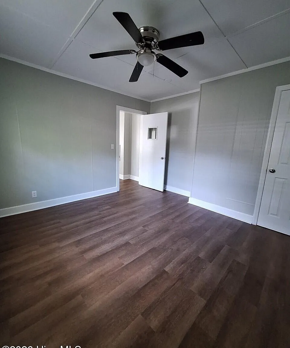 1 bed, 1.0 bath, $700 — Photo 4