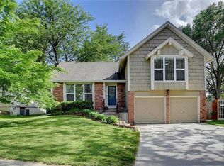 2125 E Arrowhead Cir, Lenexa, KS 66062