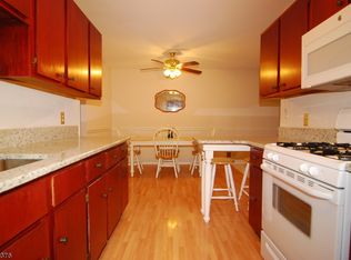 207 Spruce Hills Dr #207, Glen Gardner, NJ 08826