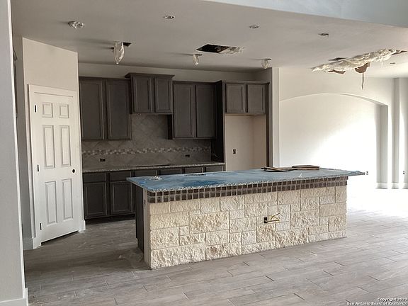 3rd image of 6922 COMANCHE view
