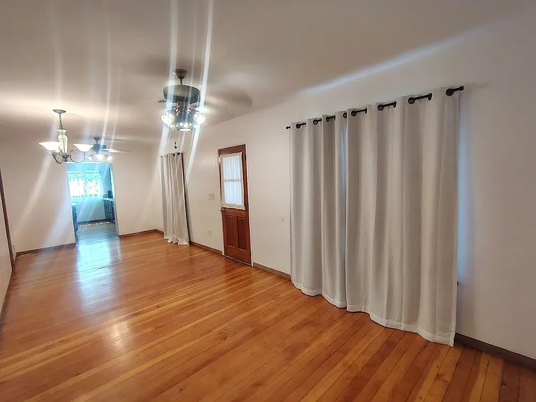 2568 E Seneca St — Photo 11