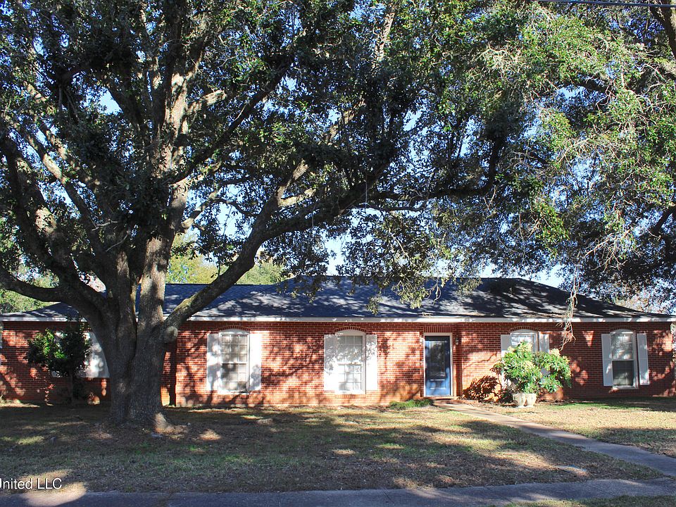 1st image of 2104 Sandalwood Pl