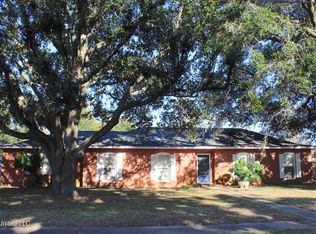 2104 Sandalwood Pl, Gautier, MS 39553