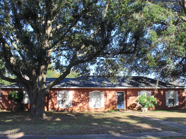 2104 Sandalwood Pl, Gautier, MS 39553