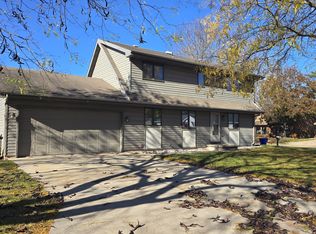 1101 W Ridgeview Dr, Appleton, WI 54914