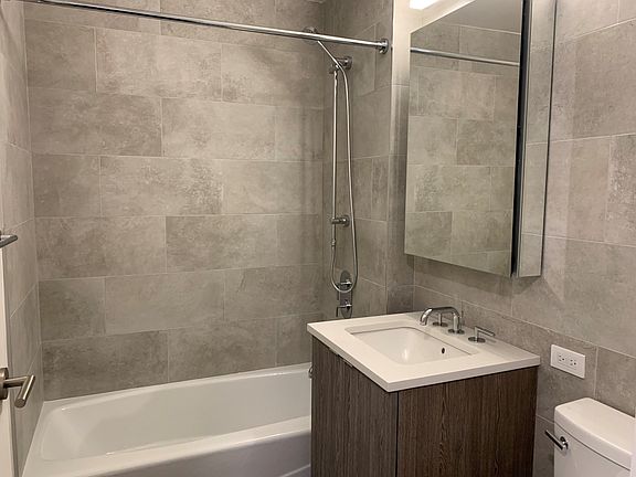 4th image of 520 W 43rd St APT 26G