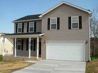 590 Overlook Dr, Hurricane, WV 25526