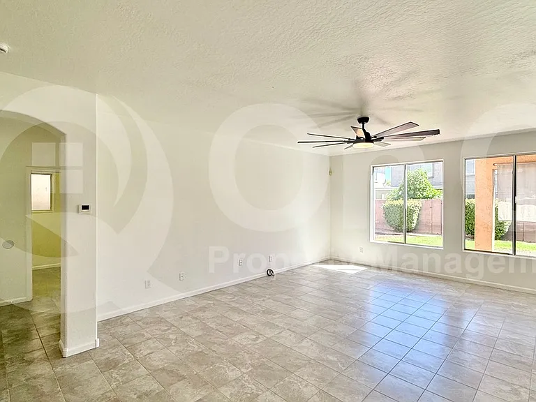 1613 S 174th Ln — Photo 7
