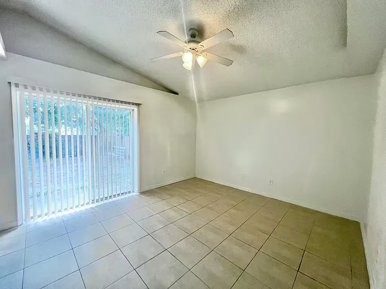 464 Spreading Oak Cir — Photo 12
