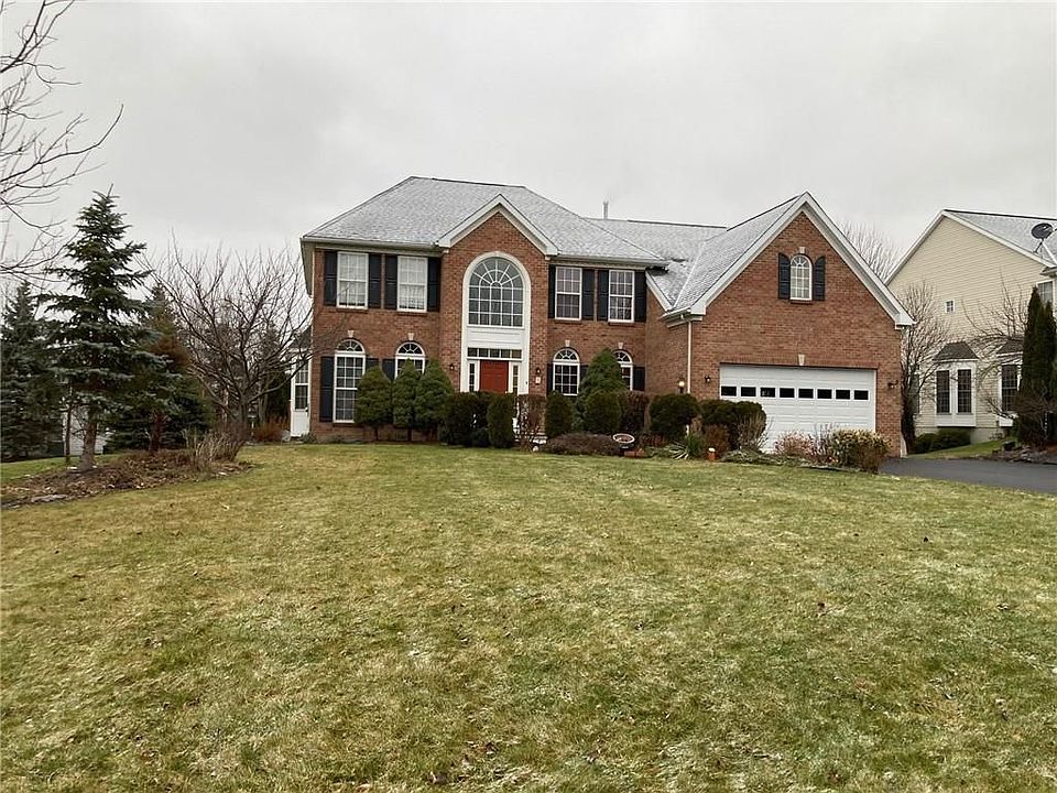 1st image of 5 Woodgreen Dr
