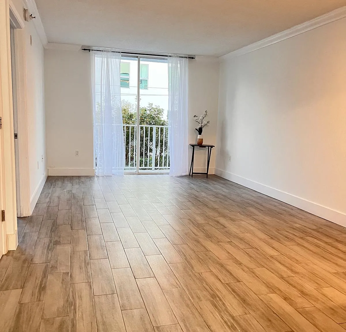 2 bed, 616 sqft, $2,350 — Photo 3